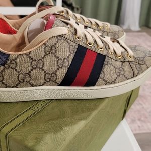 Gucci Women's Ace GG Supreme Low Top Sneakers